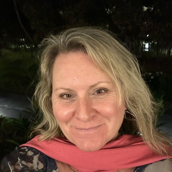 Meet your Posher, Elisabeth - Picture 2 of 7